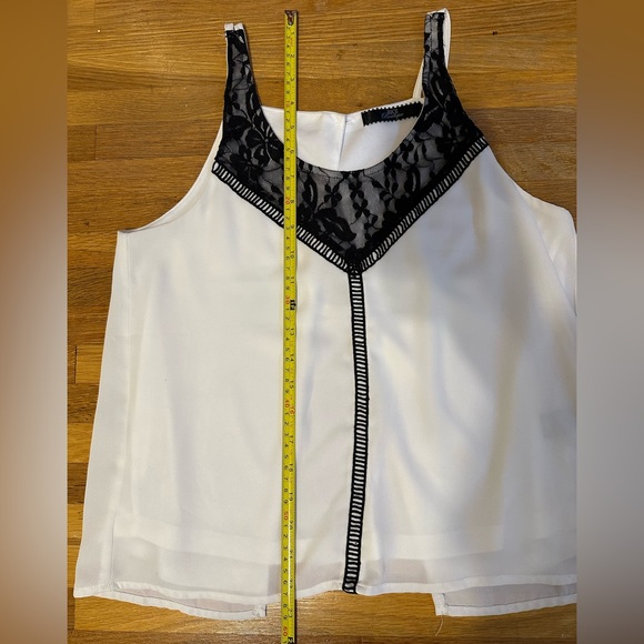 *last chance* Buckle Boutique | Women’s white tank top w/ black lace overlay - Picture 6 of 16